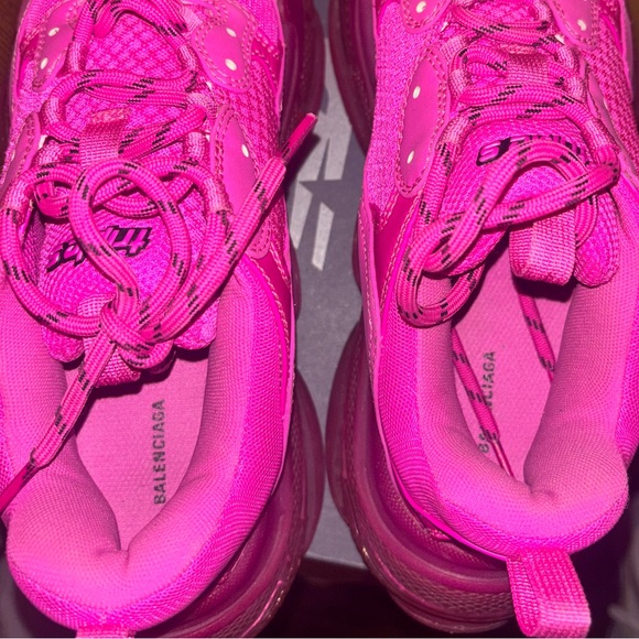 Sneakers - Picture 6 of 7